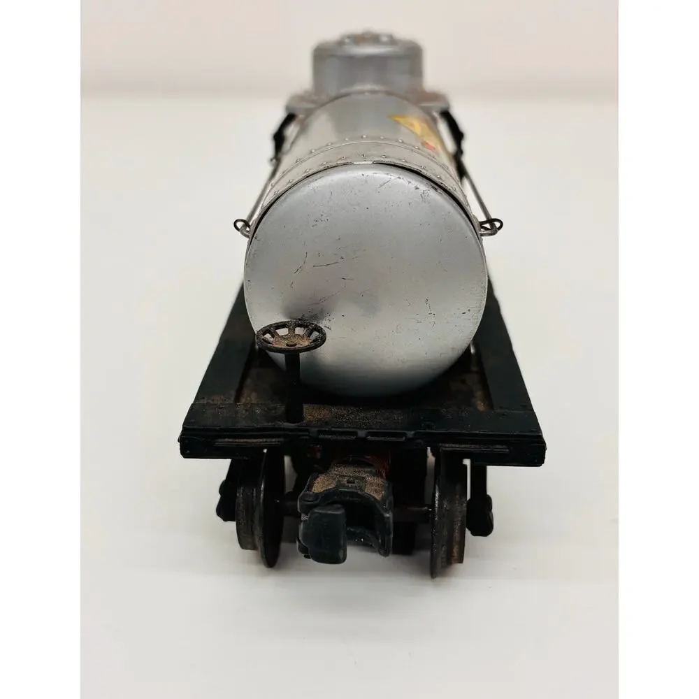 Lionel Postwar Sunoco Single Dome Metal Tank Car 2555